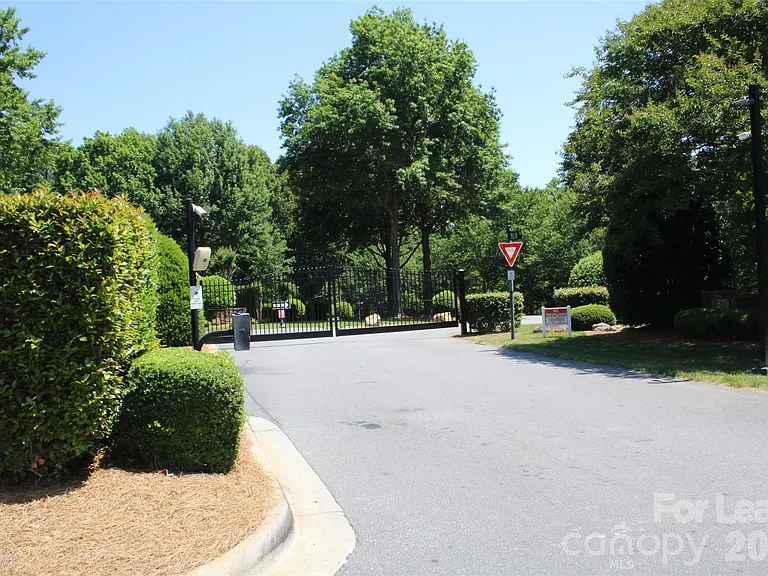 4181 Palm Dr — Photo 43