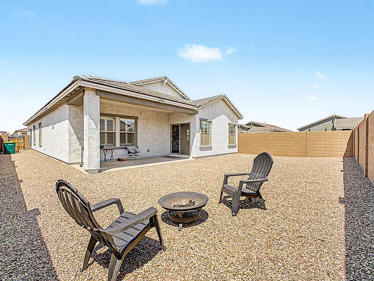 Backyard ( Grill +Fire-pit )