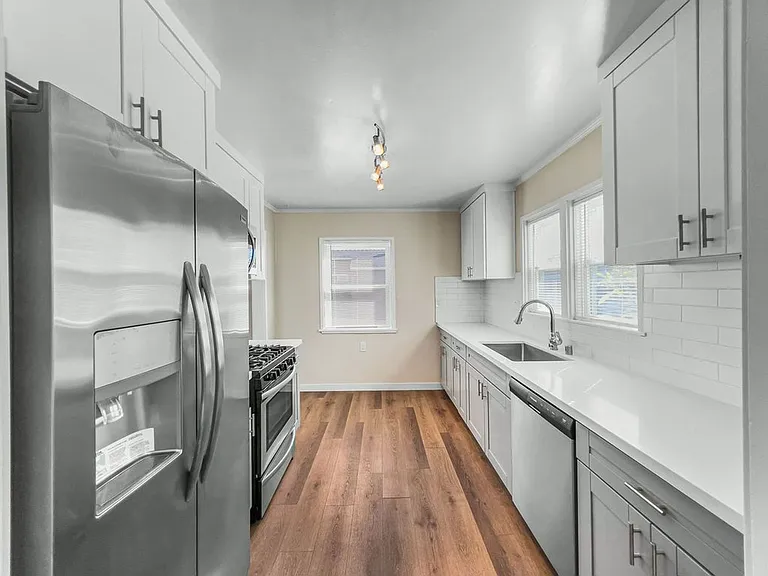 2332 Westwood St — Photo 5