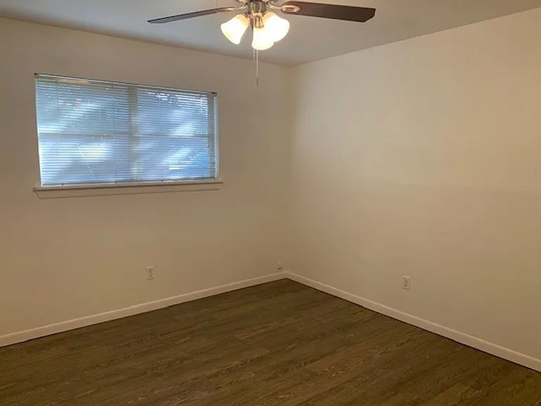 2820 Southgate Dr — Photo 12