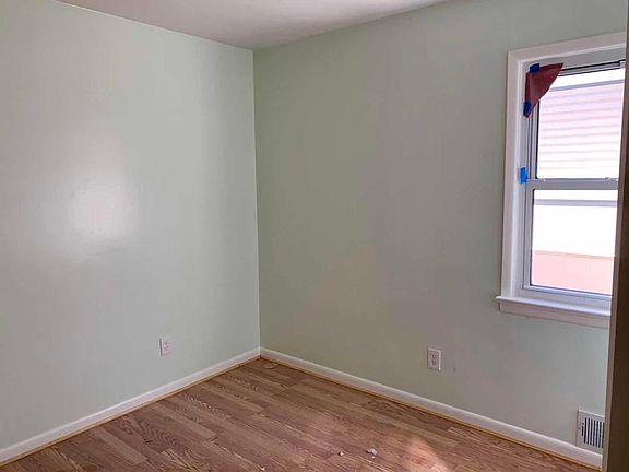 3rd image of 160 Ontario Ave Floor 2