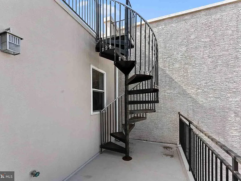 2516 Grays Ferry Ave — Photo 10