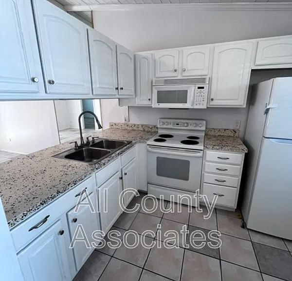 6431 Drexel Dr #8 — Photo 12