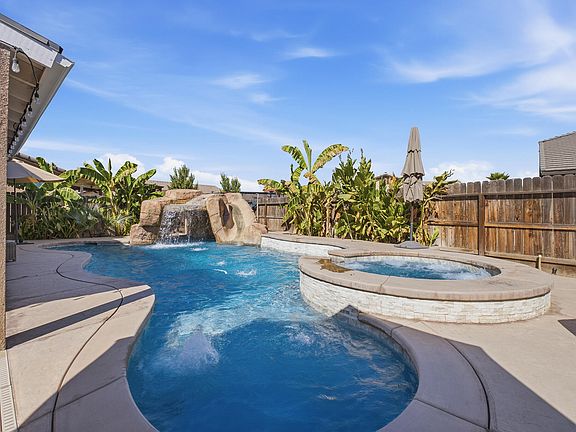 3rd image of 2838 S Oakhurst Court