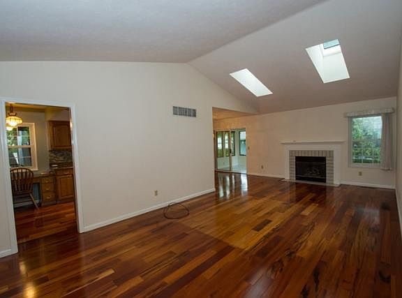 3rd image of 18397 Crownhill Dr