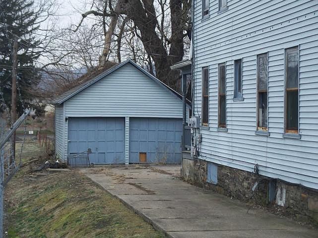 2nd image of 212 S Front St