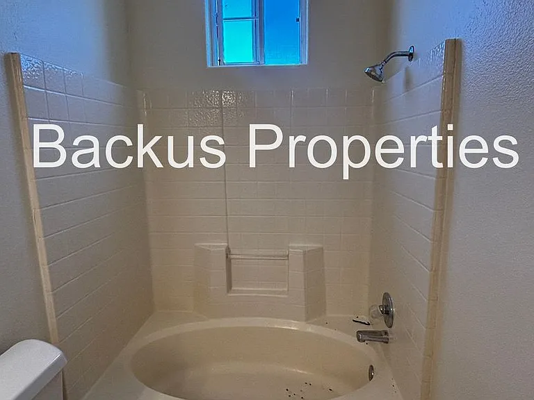 1065 Kensington Way — Photo 25