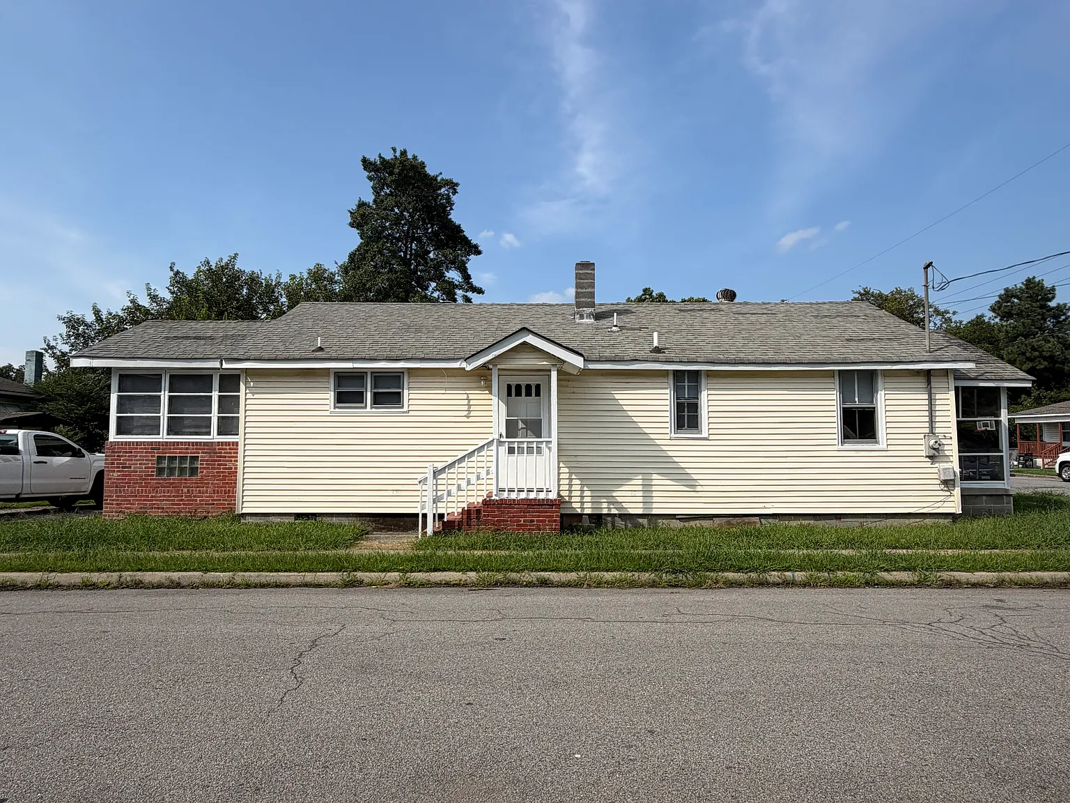 3 bed, 1000 sqft, $1,800 — Photo 3