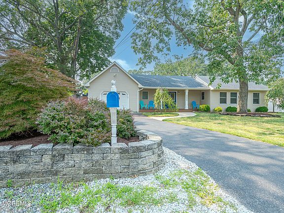 2nd image of 965 Beacon Avenue