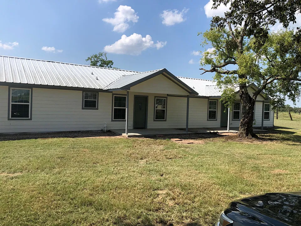 1230 FM 2761