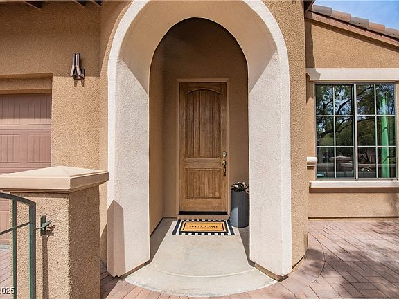 2nd image of 12124 Kite Hill Ln