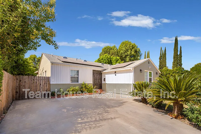 3 bed, 2.0 bath, 1461 sqft, $3,695 — Photo 1
