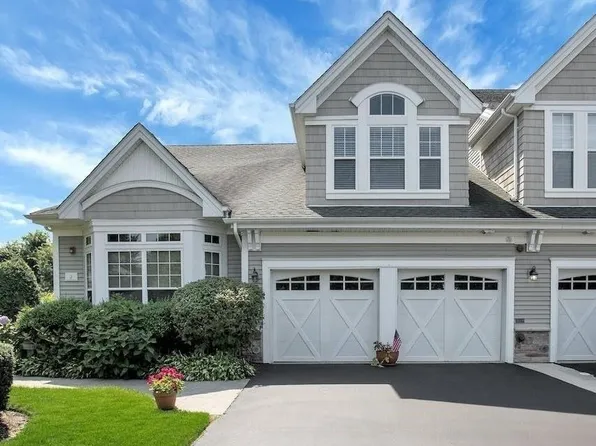 2 Symphony Drive #2, Lake Grove, NY 11755