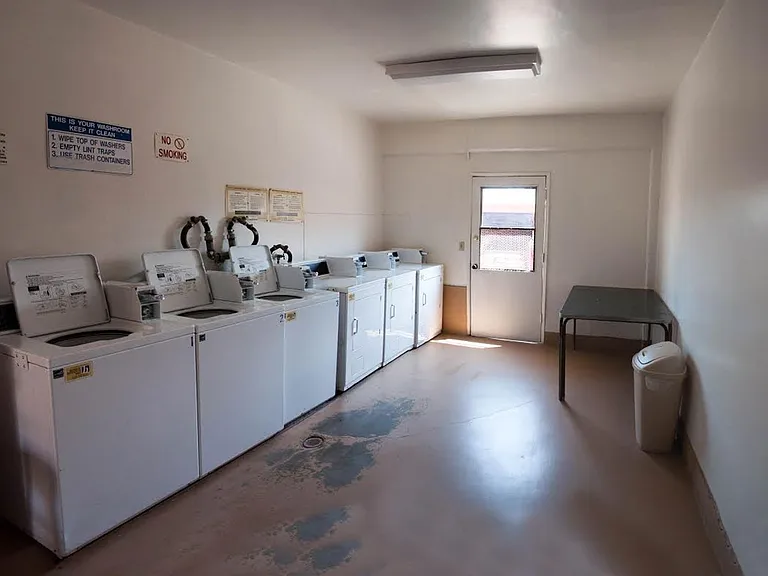 PAR - Park West Apts. — Photo 10