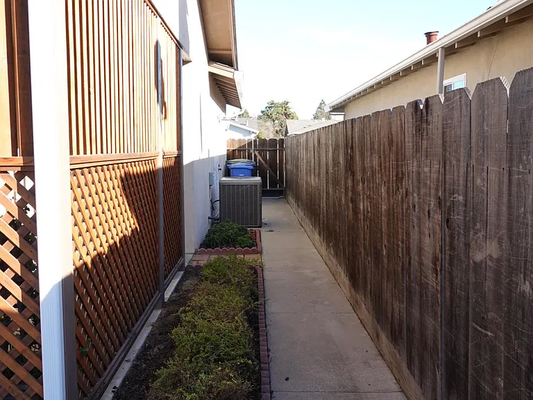 2505 Murray St — Photo 25