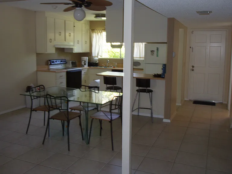 422 Alvarado Ave — Photo 4