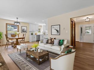 N80W15344 Valley View Dr, Menomonee Falls, WI 53051
