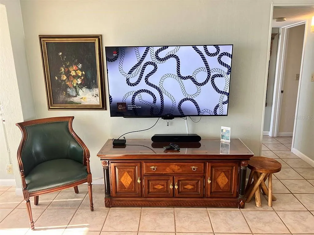 2 bed, 2.0 bath, 1008 sqft, $7,650 — Photo 4