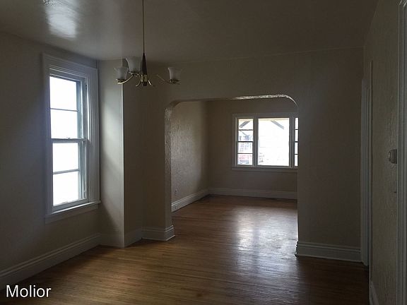 2nd image of 225 Gorton St Frnt House