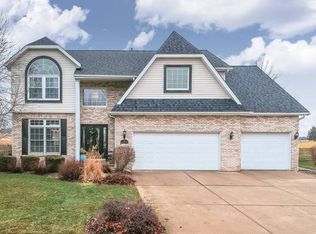 10 Knollbrook Ct, Bloomington, IL 61705