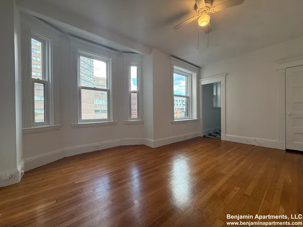 8 Garrison St, Boston, MA