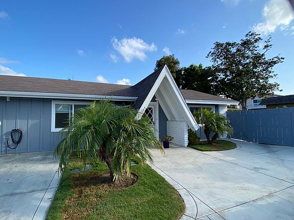 Exterior painted September 2021 -- other exterior images on listing are from prior to painting.