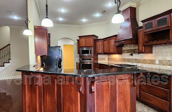 3rd image of 4000 SW Hollowbrook St