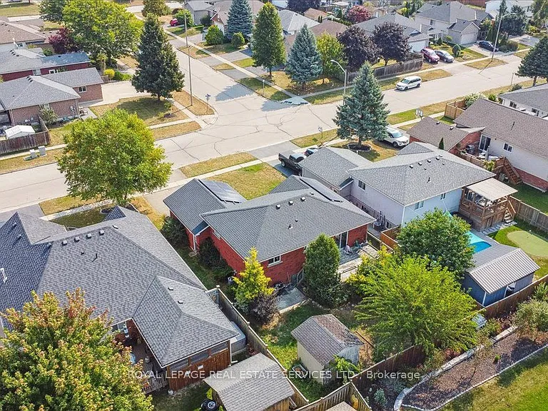 82 Whitlaw Way — Photo 39
