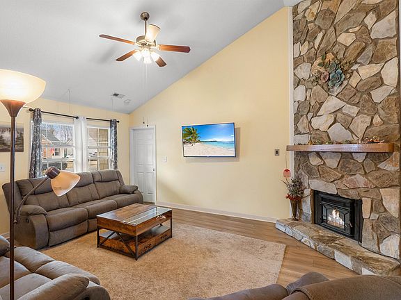 4th image of 345 Bishop Hicks Ct