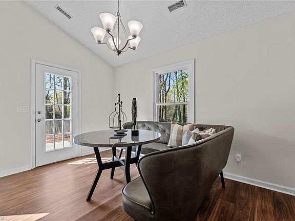 3rd image of 6727 River Hills Dr