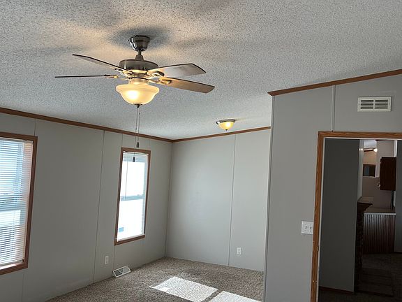 5th image of 307 Sweet Briar Dr