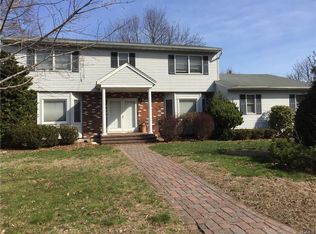 12 Denoyelle Cir, Garnerville, NY 10923