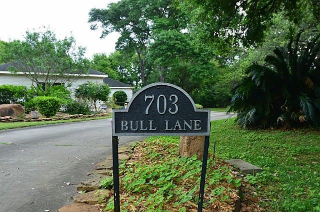 1st image of 703 Bull Ln