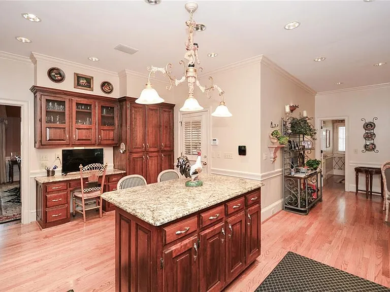 1640 Lazy River Ln — Photo 24