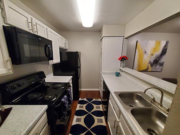 2nd image of 1059 Leah Ave