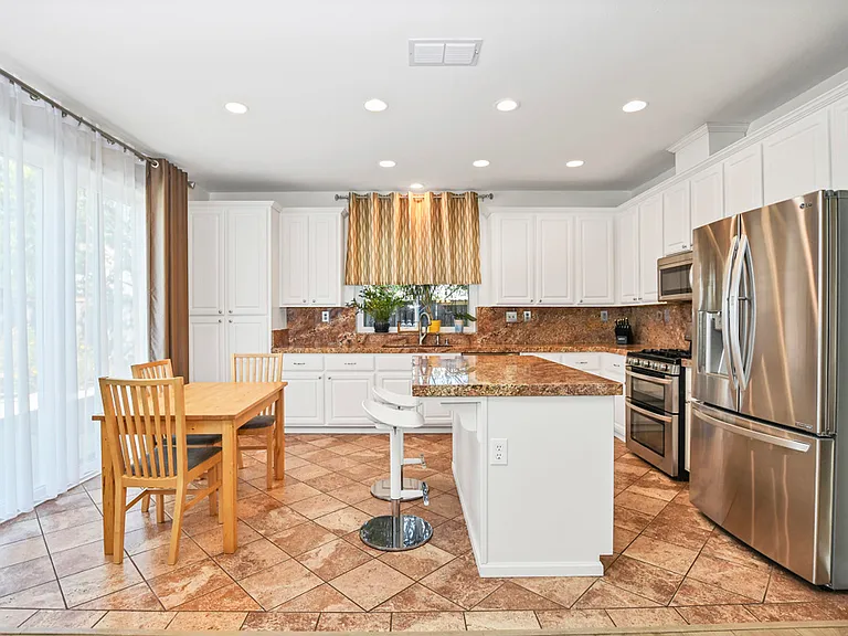 823 Springhaven Dr — Photo 5