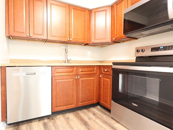 2nd image of 3021 Pestalozzi St #104