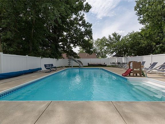 5th image of 4526 W 157th St