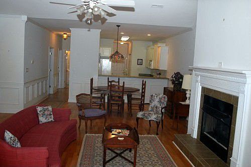 3rd image of 1516 Royalty Cir