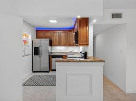 1950 N Andrews Ave
