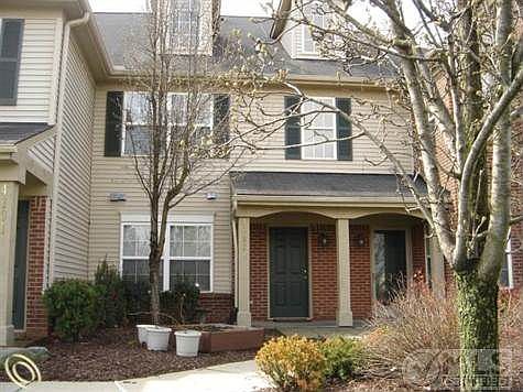 Close to shopping & restaurants