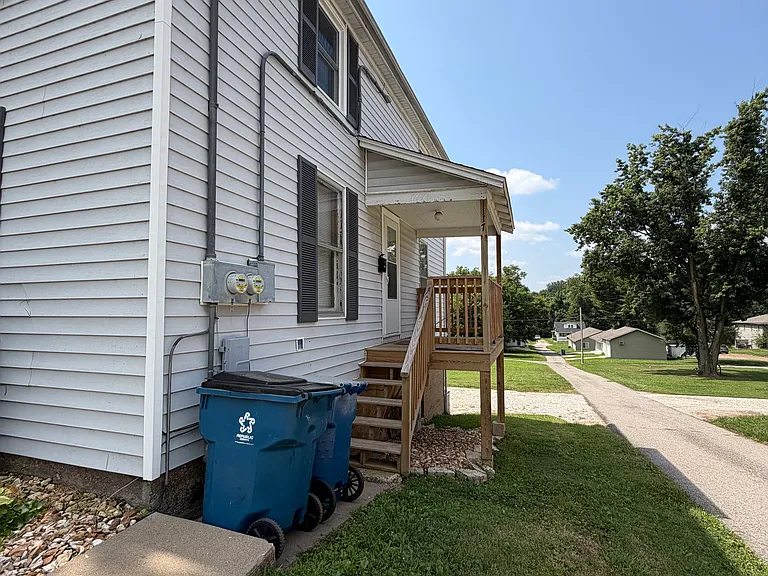 1117 W High St #B — Photo 2