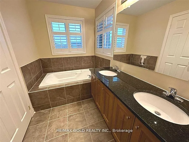 471 Meadowridge Ct — Photo 27