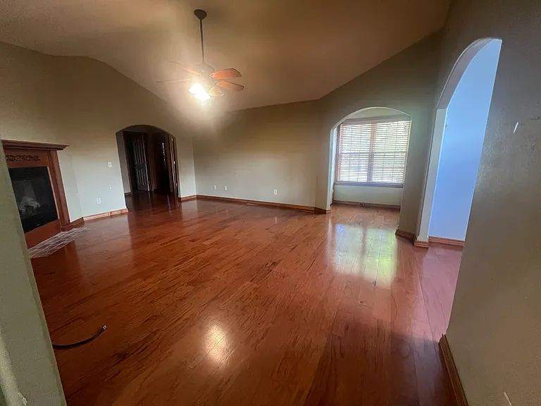 869 W Pembrook Ave — Photo 4