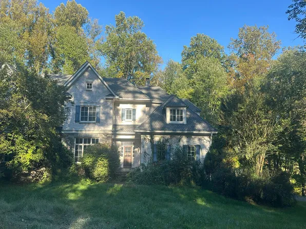 441 Walker Rd, Great Falls, VA 22066