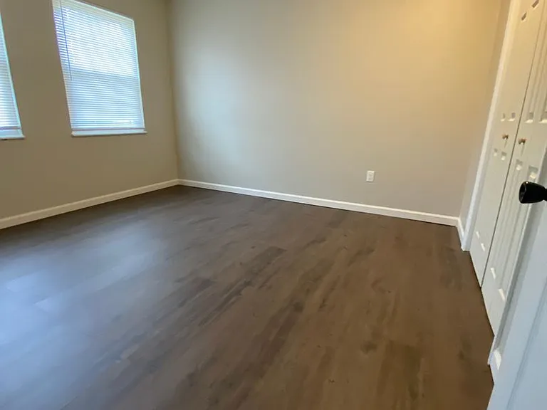 170 Westmount Dr — Photo 13