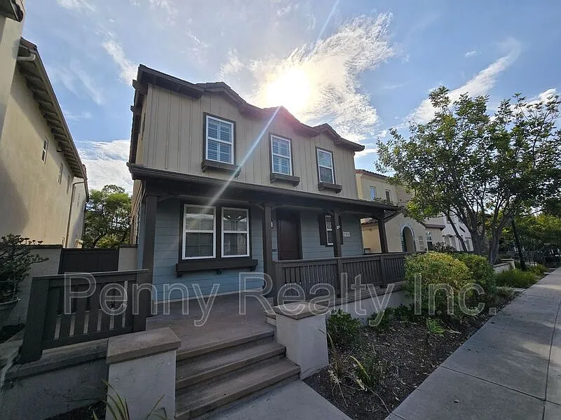 4 bed, 2.5 bath, 2450 sqft, $5,495 — Photo 1