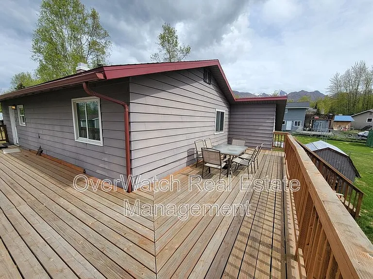 17024 Meadow Creek Dr — Photo 8