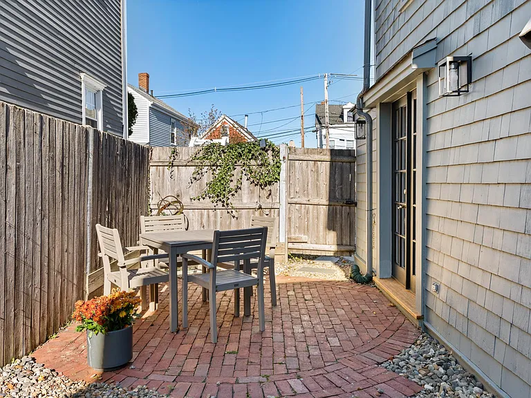 4 Franklin St — Photo 32