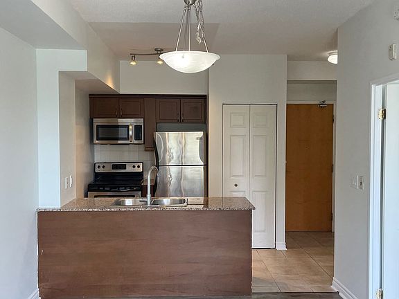 5th image of 11 Christie St #209